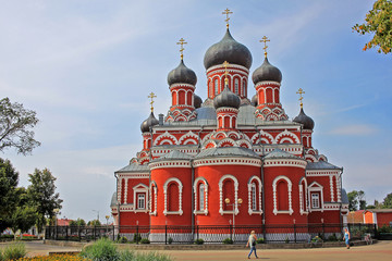 Fototapeta na wymiar Resurrection Cathedral in Barysaw, Belarus
