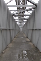 Puente gris
