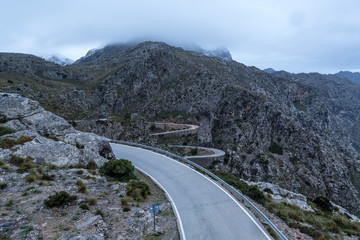 Der Weg nach Torrent de Pareis über Serpentinenstraßen bei Nacht