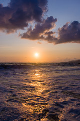Fototapeta premium Amazing sea sunset, the sun, waves, clouds