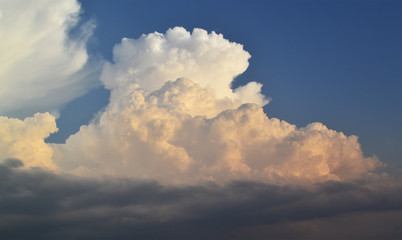Fototapeta na wymiar Cumulus and stormy clouds in the evening sky