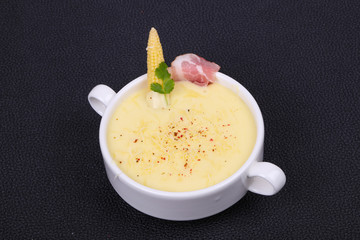 Cheese soup with bacon
