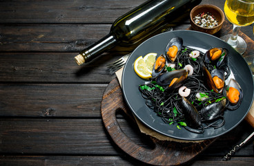 Mediterranean food. Spaghetti with cuttlefish ink, clams and white wine.