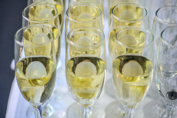 close up photo of glasses of champagne on the table