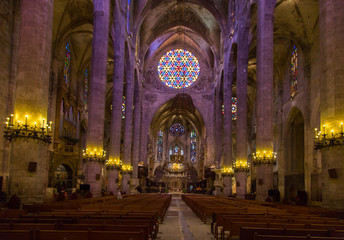 Fototapeta premium Innenaufnahme Kathedrale Sa Seu in Palma de Mallorca