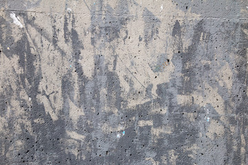 mur en béton gris recouvert de traces