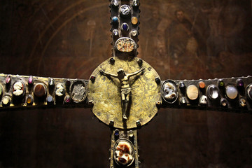 la Croce di Desiderio; chiesa di Santa Maria in Solario nel complesso di Santa Giulia, Brescia