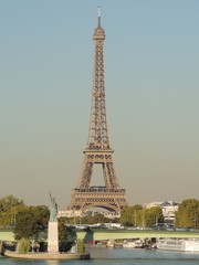 Fototapeta na wymiar Paris sous la pollution