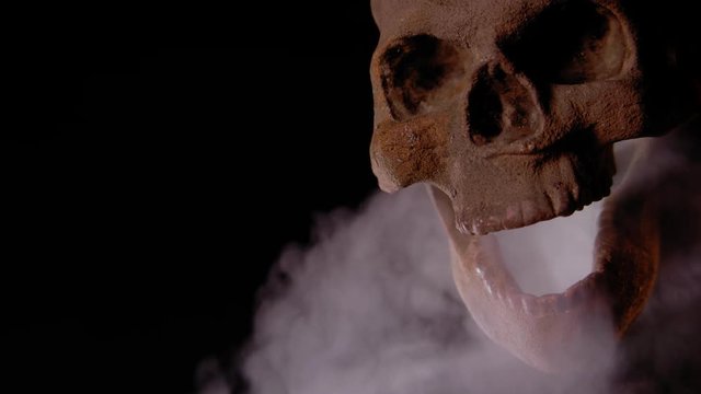 HUMAN SKULL VAPES WITH NEGATIVE SPACE.  SHOT IN 4K, 10 BIT, ALL-INTRA.
