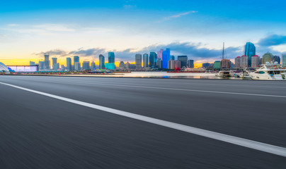 Naklejka premium Urban Road, Highway and Construction Skyline..