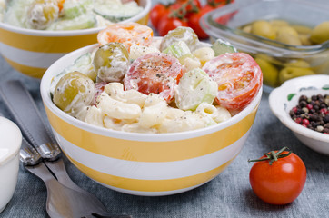 Salad with pasta and raw vegetables