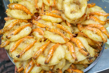 Shrimp cakes, one of top specialties of Hanoi, were sold on Co Ngu street. Hanoi street food