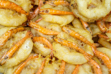 Shrimp cakes, one of top specialties of Hanoi, were sold on Co Ngu street. Hanoi street food