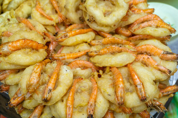 Shrimp cakes, one of top specialties of Hanoi, were sold on Co Ngu street. Hanoi street food