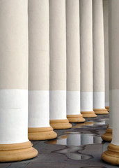 Columns and visual rhythm