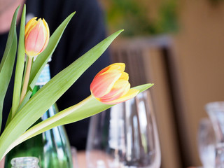 Blumen schmücken jede Festtafel