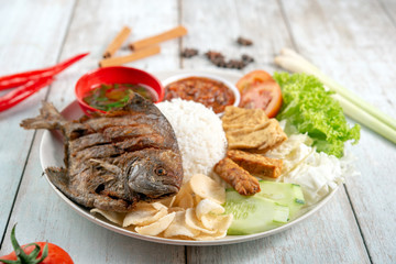 Fried pomfret fish and rice