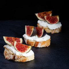 Bruschetta with cream cheese and figs