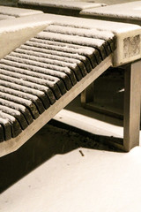 Verschneite Parkbank