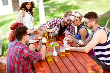 Guy look at girlfriend’s cards and advice her