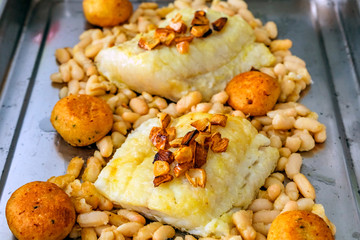 cod with garlic and beans