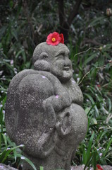 Obraz premium 花飾りの布袋様