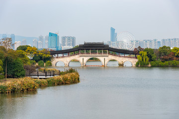 Fototapeta na wymiar Ancient bridge in Wuxi Li lake Scenic Area