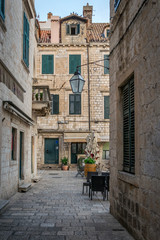 Une ruelle dans la vieille ville de Dubrovnik en Croatie