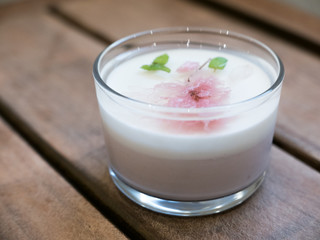 Sakura Pudding with Tea