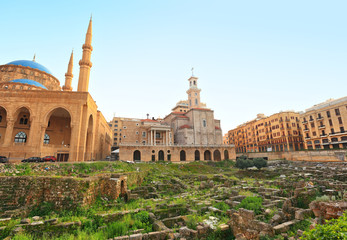 Fototapeta na wymiar Downtown Beirut skyline with Roman Ruins