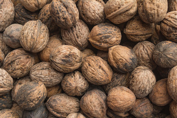 Walnut, a useful product for the brain and the body, is rich in iodine content for the brain.