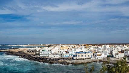 Fototapeta na wymiar Blick von oben auf El Cotillo auf Fuerteventura