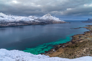 Fjord aux îles Lofoten en Norvège