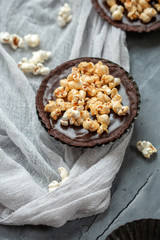Schokoladen Tarte mit Popcorn