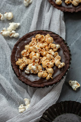 Schokoladen Tarte mit Popcorn