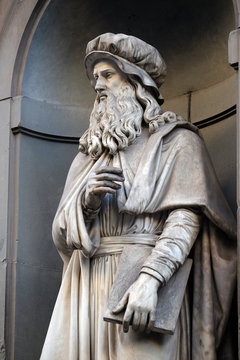 Leonardo da Vinci, statue in the Niches of the Uffizi Colonnade. The first half of the 19th Century they were occupied by 28 statues of famous people in Florence, Italy