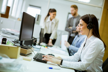 Obraz premium People working in a busy office