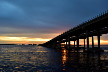 Obraz premium sunset over a bay in florida