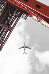 Flugzeug über Brücke © Xaver