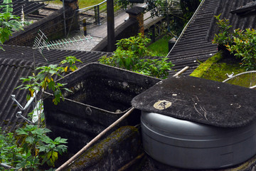 Caixa d'água velha