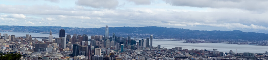 Fototapeta na wymiar panoramic view of San Francisco at Twin Peaks , San Francisco, CA