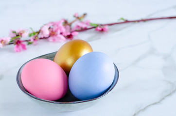 Fototapeta na wymiar Colorful easter eggs in ceramic bowl.