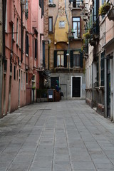 Fototapeta na wymiar Alley in Venice