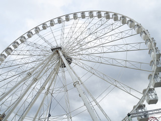 Obraz premium Ferris wheel in the Old Port (Vieux Port) of Marseille, France