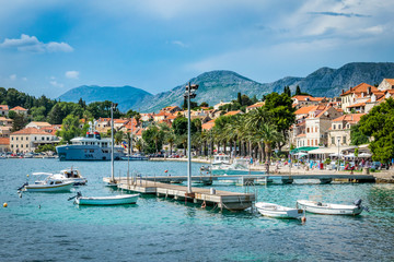 Ponton et port sur l'Adriatique à Cavtat (Croatie)