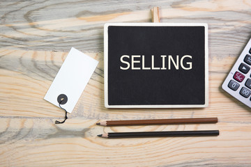 The word SELLING 
