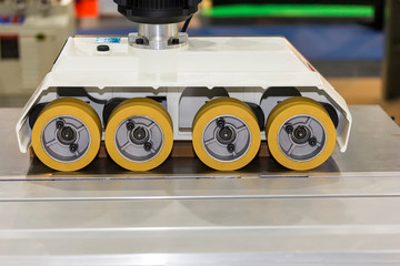 close up automatic wheel power feeder for woodworking router panel cutter machine for industrial
