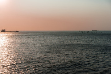 Fototapeta na wymiar beautiful bronze sunset over the sea