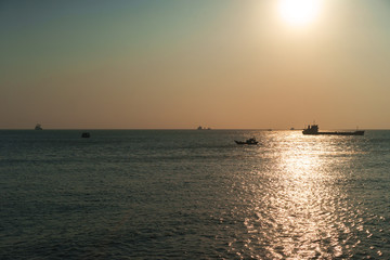 Fototapeta na wymiar beautiful bronze sunset over the sea