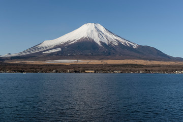 Fototapeta na wymiar Mt. Fuji and Yamanakako in winter